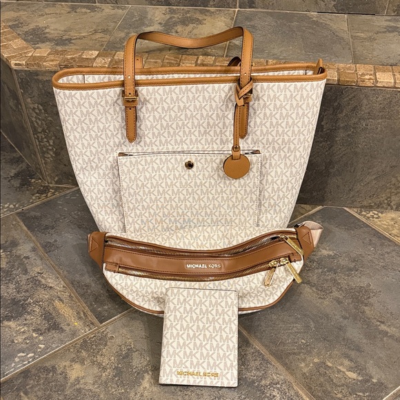 MICHAEL Michael Kors Cream and Tan Tote Set - Picture 13 of 13